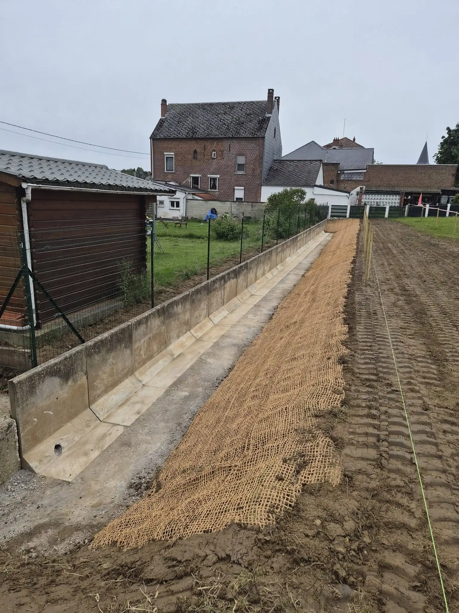 Chantier Villers-la-Ville : pose des nouveaux murs en L en béton